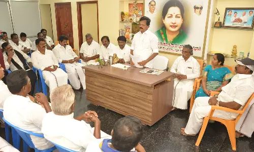 கிருஷ்ணகிரியில்  கிழக்கு மாவட்ட அ.தி.மு.க. ஆலோசனை கூட்டம்