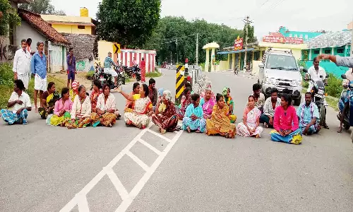 பட்டா கேட்டு பொதுமக்கள் மறியல்