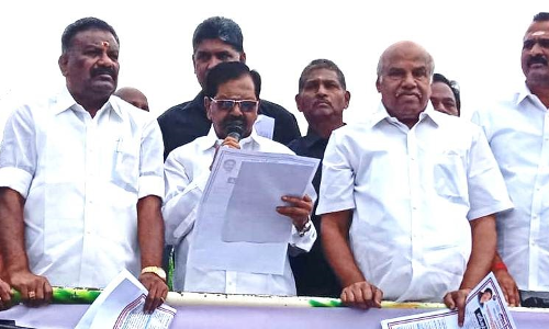 குரும்பலூரில் அ.தி.மு.க. ஆர்ப்பாட்டம்