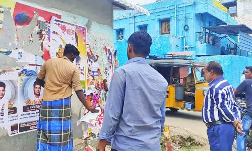 நெல்லை மாநகர பகுதிகளில் அனுமதியின்றி ஒட்டப்பட்ட போஸ்டர்கள் அகற்றம்