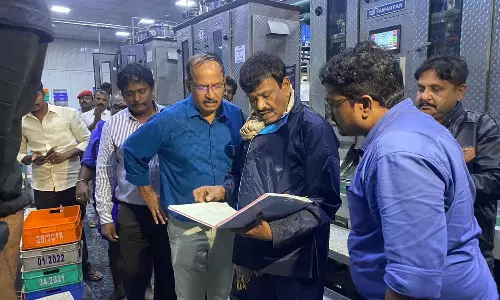 புயல் மழையில் தங்கு தடையின்றி ஆவின் பால் சப்ளை- அமைச்சர் நாசர் பால் பண்ணையில் ஆய்வு