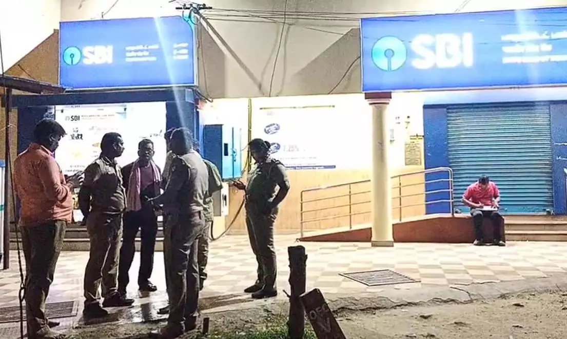 அருப்புக்கோட்டையில் நள்ளிரவில் ஏ.டி.எம். எந்திரத்தை உடைத்து கொள்ளை முயற்சி