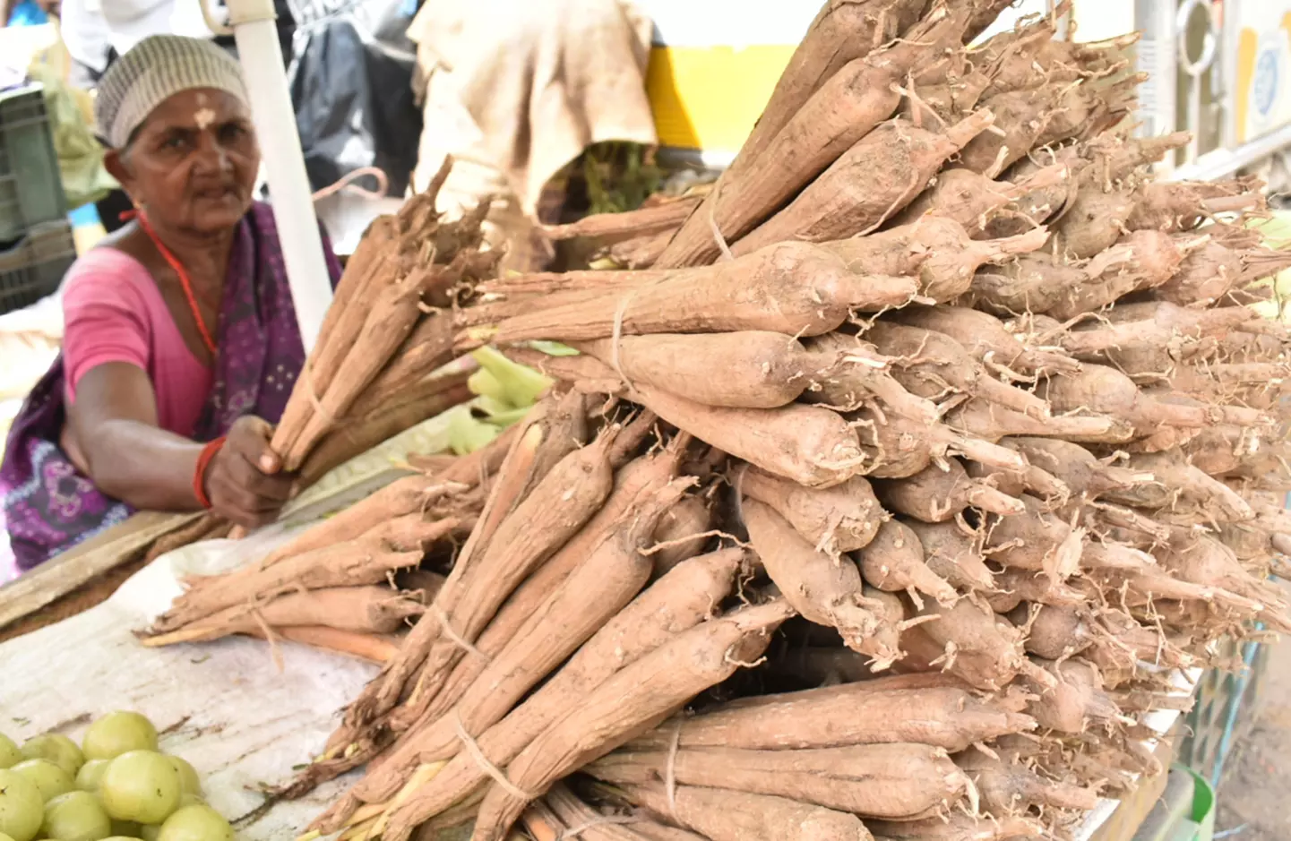 பனங்கிழங்கு விற்பனை அமோகம்