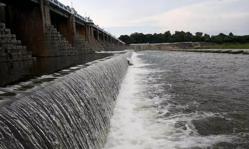 பூண்டி ஏரியில் 10,000 கன அடி உபரி நீர் திறப்பு- கரையோர மக்களுக்கு வெள்ள அபாய எச்சரிக்கை