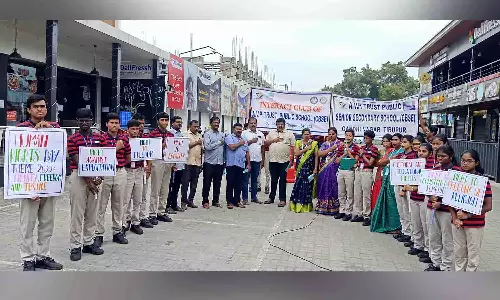 காந்திநகர் ஏ.வி.பி. பள்ளியில் மனித உரிமை தின விழிப்புணர்வு நிகழ்ச்சி