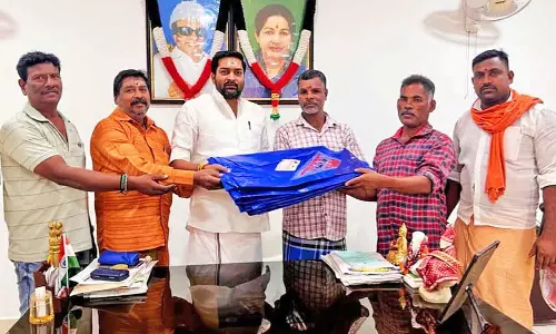 மீனவர்களுக்கு தார் பாய்