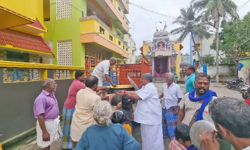 புயல்-மழையால் பாதிக்கப்பட்ட மக்களுக்கு உணவு