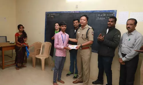 நீலகிரியில் மாணவர்களுக்கு நலத்திட்ட உதவிகள்