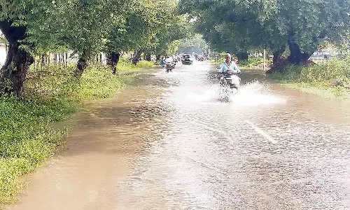 புயல் மழையால் பாதிக்கப்பட்ட 70 பேர் முகாமில் தங்க வைப்பு