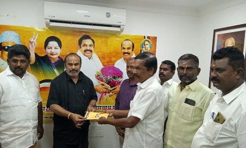 சங்கரன்கோவில் மாணவிக்கு கல்வி உதவி தொகை- அய்யாதுரைப்பாண்டியன் வழங்கினார்