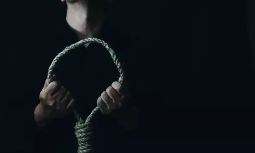 வாலிபர் தூக்குபோட்டு தற்கொலை