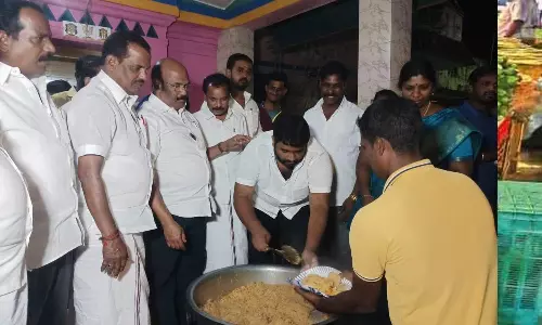 மாமல்லபுரம் மீனவர்களை சந்தித்து கலந்துரையாடினார் முன்னாள் அமைச்சர் ஜெயக்குமார்