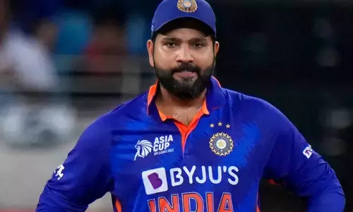 வங்காளதேசத்துக்கு எதிரான முதல் டெஸ்ட் - காயம் காரணமாக ரோகித் சர்மா விலகல்