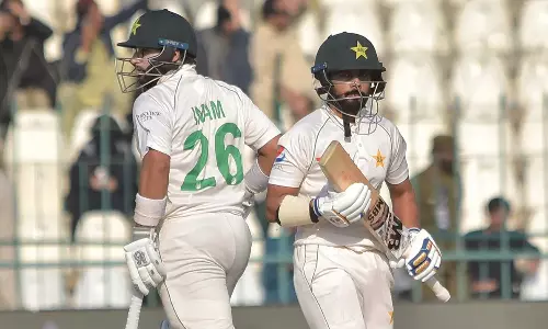 இங்கிலாந்திற்கு எதிரான 2வது டெஸ்ட் போட்டி- பாகிஸ்தான் வெற்றிக்கு 157 ரன்கள் தேவை