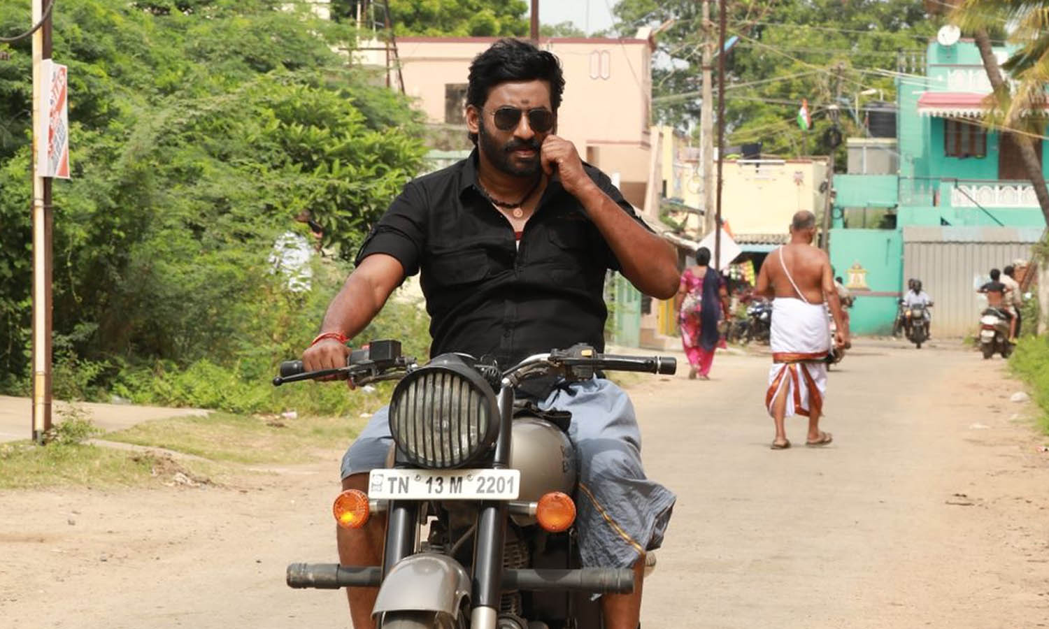 நடிகர் சசிகுமார் வெளியிட்ட கிராமத்து இசை ஆல்பம்.. ட்ரெண்டாகும் வீடியோ..