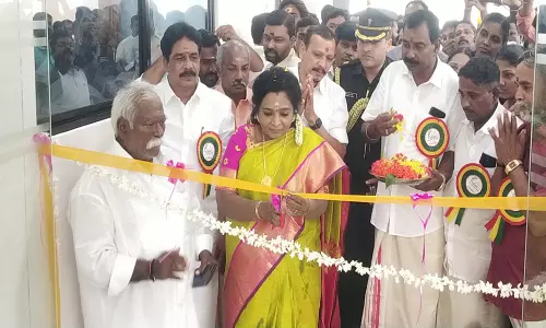 பெண்கள் இருக்கும் இடத்தில் சிறப்பு அதிகமாக இருக்கும்