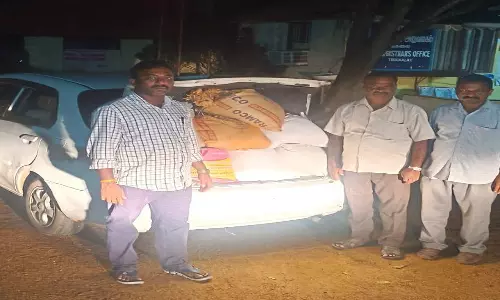 குளச்சல் அருகே காருடன் 500 கிலோ ரேஷன் அரிசி பறிமுதல்