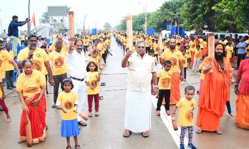 கர்லாக்கட்டை சுற்றி உலக சாதனை