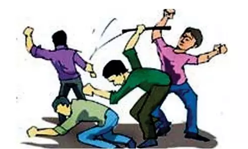 வடவள்ளியில் அ.தி.மு.க.வினர் மீது 5 பேர் கும்பல் தாக்குதல்