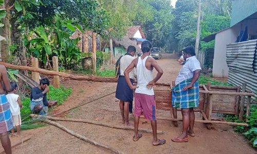 பேரூராட்சி வாகனம் சிறைப்பிடிப்பு