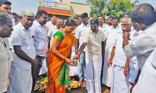 சொக்கம்பட்டியில் தரைமட்ட நீர்த்தேக்க தொட்டி அமைக்கும் பணி -  சிவபத்மநாதன் அடிக்கல் நாட்டினார்