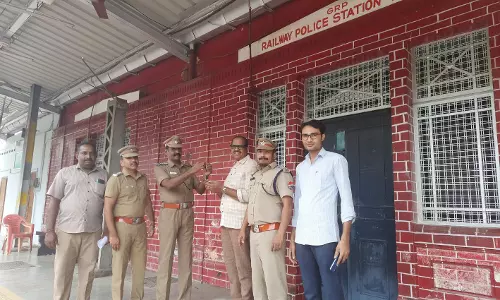 ரெயிலில் 3 பவுன் நகையை தவறவிட்ட மூதாட்டி