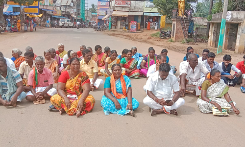 சாலை மறியலில் ஈடுபட்ட பா.ஜ.க.வினர் கைது