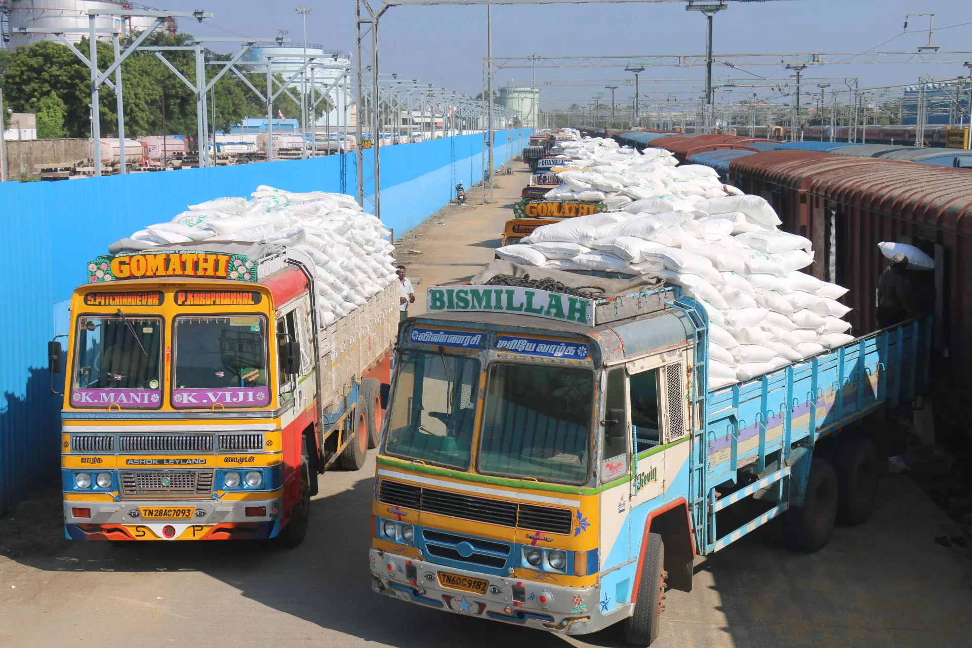சென்னை, தூத்துக்குடியில் இருந்து ரெயில் மூலம் நெல்லை வந்த 2,600 டன் யூரியா சென்னை, தூத்துக்குடியில் இருந்து ரெயில் மூலம் நெல்லை வந்த 2,600 டன் யூரியா