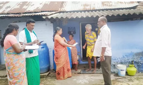 தேனி மாவட்டத்தில் அனைவருக்கும் வீடு கணக்கெடுப்பு பணி   கலெக்டர் முரளிதரன் ஆய்வு