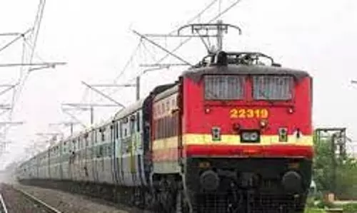 ஒரு மணி நேரம் தாமதமாக புறப்பட்ட டெமு ரெயில்