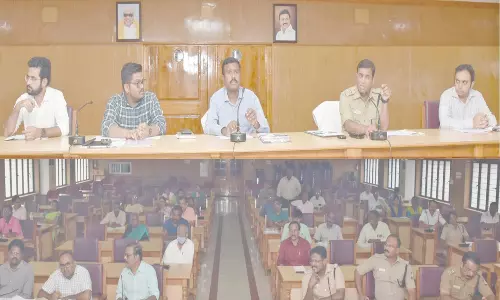 சாலை பாதுகாப்பு விழிப்புணர்வு ஆய்வு கூட்டம்