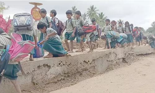 பாகலஹள்ளி ஊராட்சி, பாகல்பட்டி பகுதியில்  திட்டமிடல் இல்லாமல் கட்டப்பட்ட மழைநீர் வடிகால் வாய்க்கால்களை சீரமைக்க ஏற்பாடு