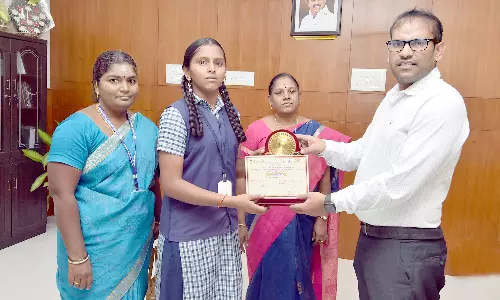 தேசிய நூலக வாரவிழாவையொட்டி  போட்டிகளில் வெற்றி பெற்றவர்களுக்கு பாராட்டுச் சான்றிதழ்