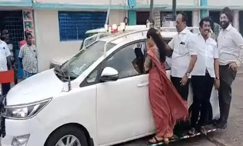 முதலமைச்சர் பாதுகாப்பு காரில் ஐ.ஏ.எஸ். அதிகாரி தொங்கியது வேதனையாக இருக்கிறது- எடப்பாடி பழனிசாமி