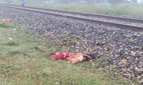 ரெயில் மோதி பெண் பலி
