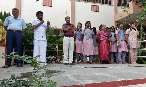 புளியங்குடி  அரசு பள்ளியில் விழிப்புணர்வு கூட்டம்