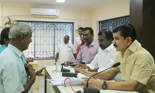 பாளை தியாகராஜநகரில் பாதாள சாக்கடை திட்டப்பணிகளை விரைந்து முடிக்க வேண்டும் - மேயரிடம் பொதுமக்கள் கோரிக்கை