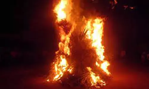 சொக்கப்பனை தீயில் விழுந்து கருகிய   வாலிபர் சிகிச்சை பலனின்றி சாவு