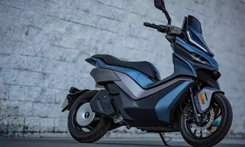 240 கிமீ ரேன்ஜ் வழங்கும் புது எலெக்ட்ரிக் ஸ்கூட்டர் அறிமுகம்!