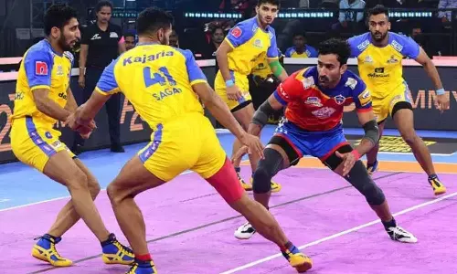 புரோ கபடி லீக்- அரையிறுதியில் விளையாட பெங்களூரு புல்ஸ், தமிழ் தலைவாஸ் தகுதி