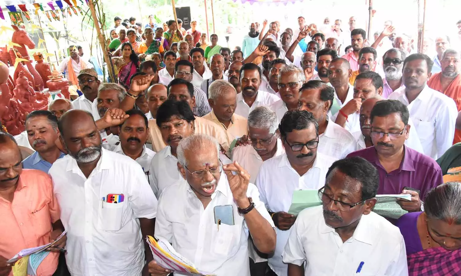 பொங்கலுக்கு இலவச மண்பானை வழங்க கோரி சேம. நாராயணன் தலைமையில் ஆர்ப்பாட்டம்