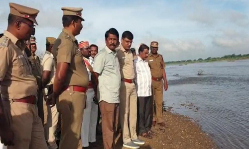 திருவெண்ணைநல்லூர் அருகே ஆற்றில் அடித்து செல்லப்பட்ட 2 பேரை 2-வது நாளாக தேடும் பணி: மாவட்ட கலெக்டர் நேரில் ஆய்வு