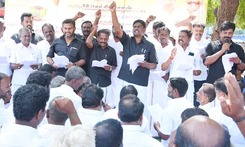 சிவகங்கையில் அ.தி.மு.க.வினர் ஆர்ப்பாட்டம்