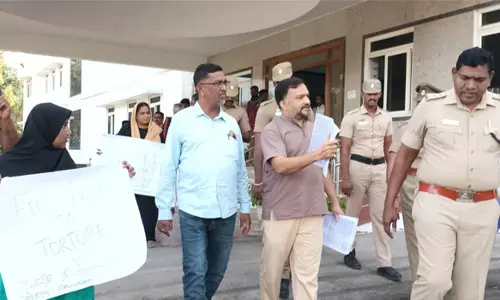 கலெக்டரிடம் மனு கொடுக்க   வந்த 3 பேர் கைது