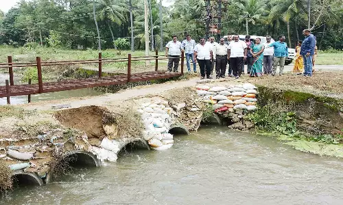 நத்தமேடு கிராமத்தில் தற்காலிக பாலங்கள் சேதம்