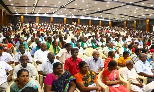 நீர்நிலைகளை பாதுகாக்க வேண்டும்