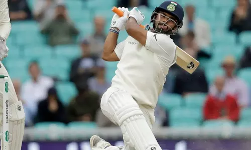 குறைந்த போட்டிகளில் அதிக சிக்சர்கள் அடித்த வீரர் என்ற சாதனை படைத்தார் ரிஷப் பண்ட்