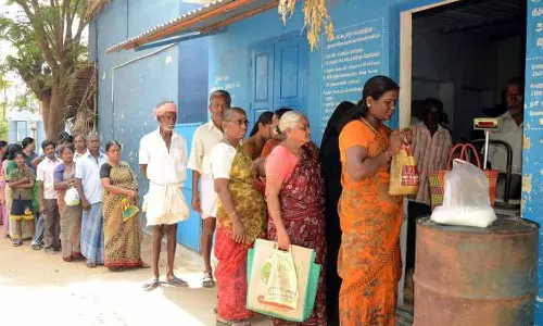 ஒரே நாடு ஒரே ரேஷன் அட்டை திட்டத்தில் ஆதார் எண்ணை பயன்படுத்தலாம்-  மத்திய அரசு