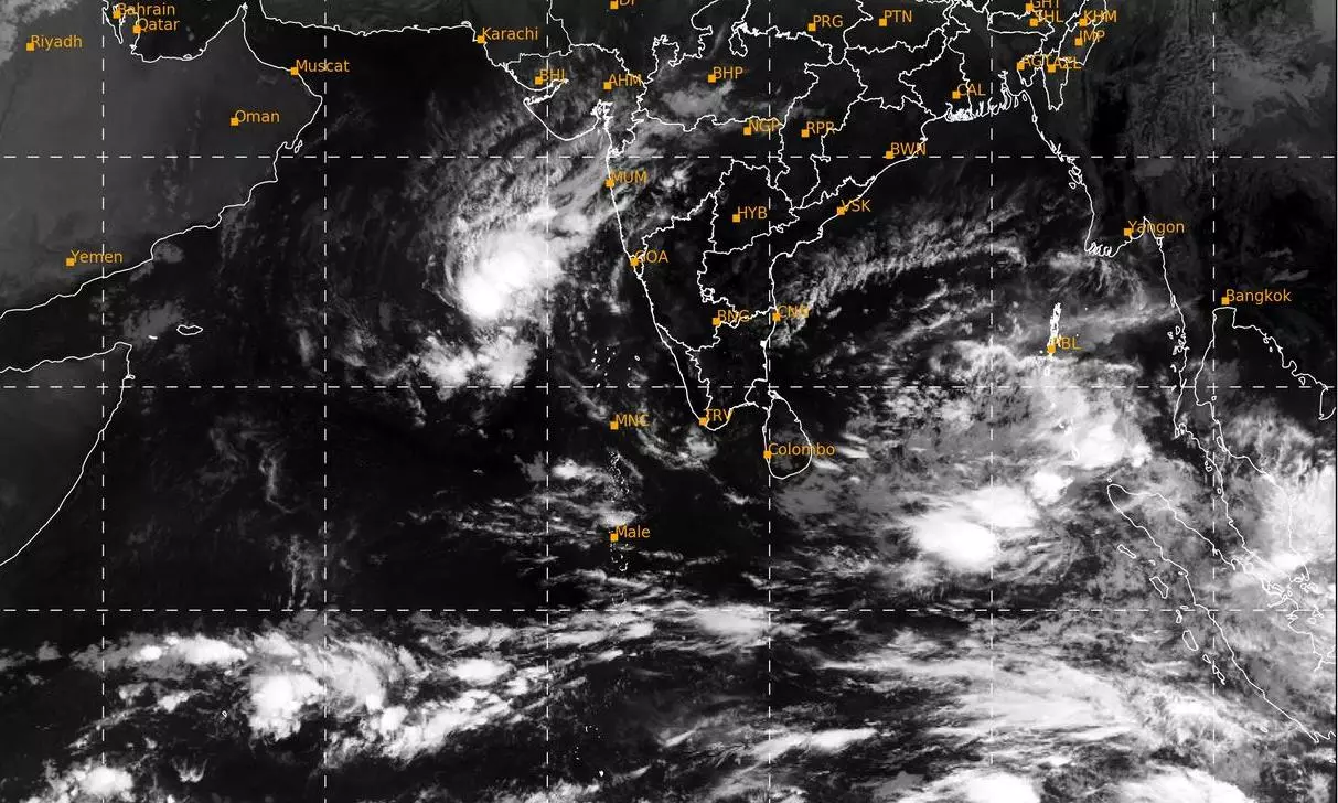 வங்கக்கடலில் உருவான காற்றழுத்த தாழ்வு பகுதி இன்று வலுவடைந்தது- லேசான மழை பெய்யும் என்று அறிவிப்பு வங்கக்கடலில் உருவான காற்றழுத்த தாழ்வு பகுதி இன்று வலுவடைந்தது- லேசான மழை பெய்யும் என்று அறிவிப்பு