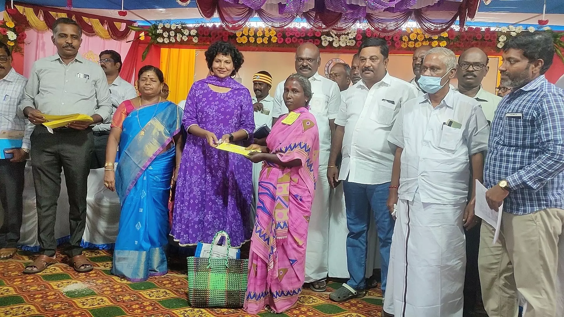 1291 பயனாளிகளுக்கு ரூ.2.08 கோடியில் நலத்திட்ட உதவிகள் 1291 பயனாளிகளுக்கு ரூ.2.08 கோடியில் நலத்திட்ட உதவிகள்